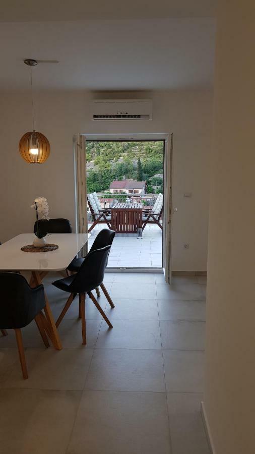 New Apartment With Panoramic View Stomorska Exterior photo